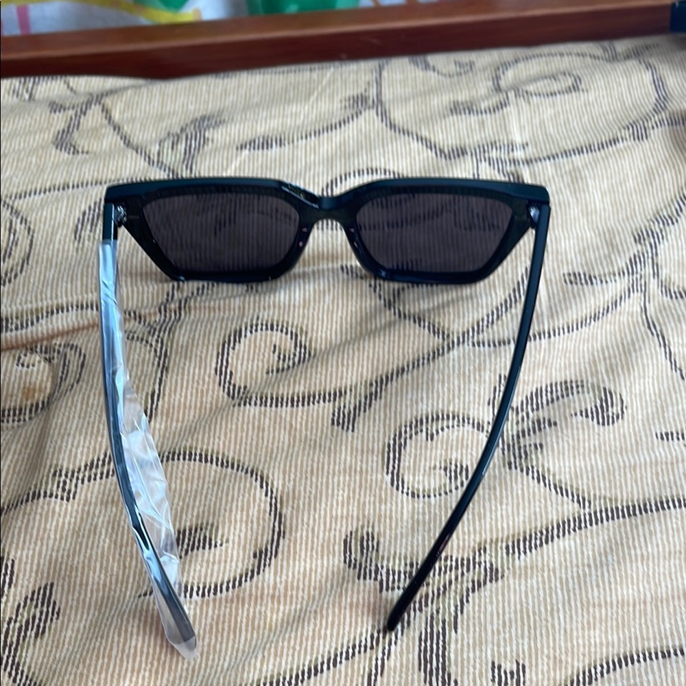Trendy Black Rectangular Sunglasses - image 2